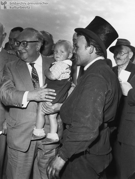 SPD Chairman and Chancellor Candidate Erich Ollenhauer Campaigns in the Ruhr Valley (August/September 1957)